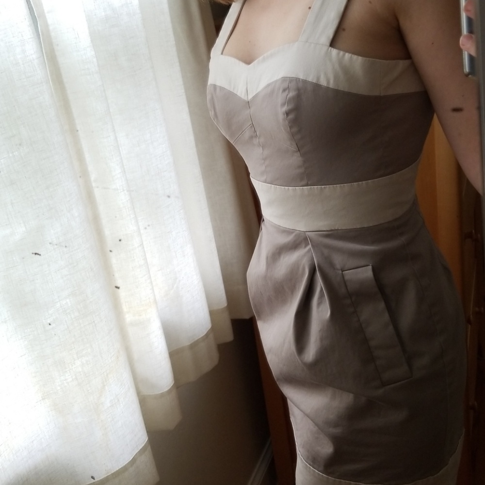 Cute, fitted and casual dress with POCKETS!